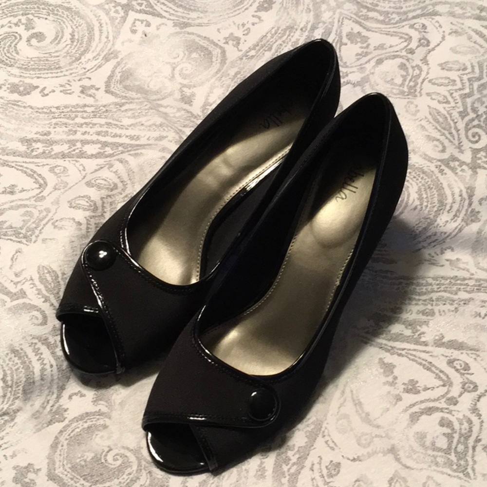 Abella Black Pumps with Patent Leather Trim sz 10